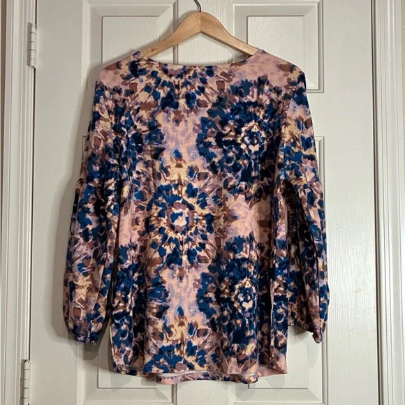 Elegant Floral Women's Blouse in Blue and Pink - Picture 3 of 8
